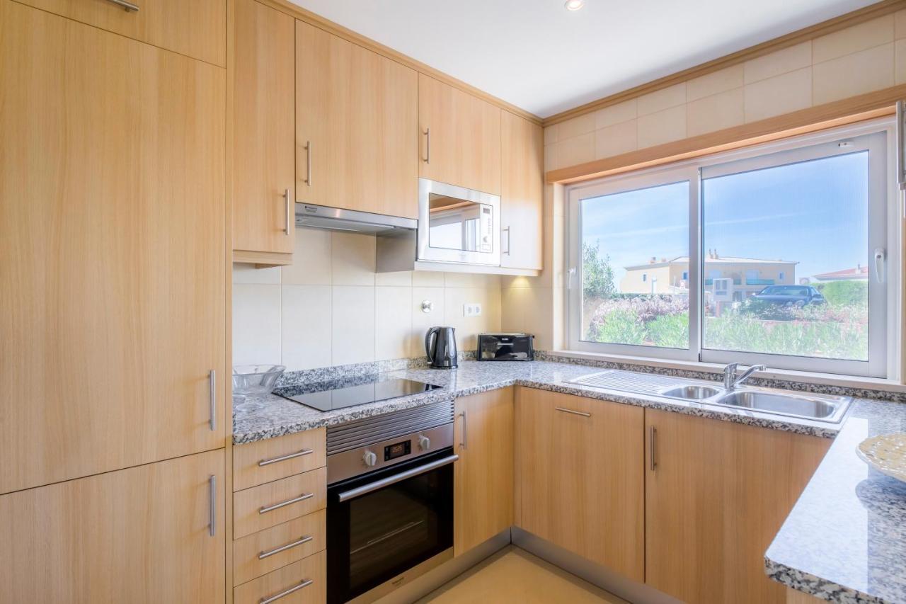 Boavista Golf&Spa - Bela Colina Village Lagos Esterno foto A typical kitchen in a serviced apartment